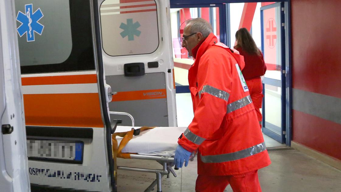 Incidente, giovanissima in bicicletta è in codice rosso: investita da un’auto Incidente, giovanissima in bicicletta è in codice rosso: investita da un’auto