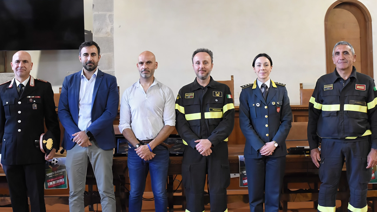 In campo le formazioni con rappresentanti di Comune, guardia di finanza, carabinieri, polizia di Stato e vigili del fuoco. "Tutto all’insegna della solidarietà". In campo le formazioni con rappresentanti di Comune, guardia di finanza, carabinieri, polizia di Stato e vigili del fuoco. "Tutto all’insegna della solidarietà".