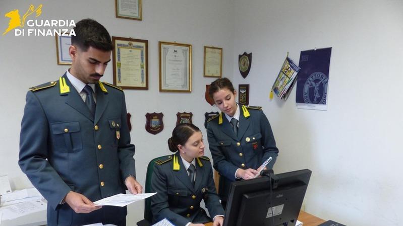 https://www.lanazione.it/image-service/view/acePublic/alias/contentid/MzEwYTgzYTUtYWI2ZC00/0/lotta-allevasione-fiscale-contrabbando-di-tessuti-scatta-la-maxi-confisca-da-quattro-milioni-di-euro.jpeg?f=16:9&w=1200&h=630