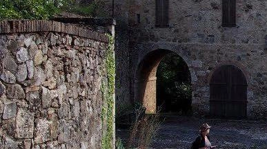 Sono 145 metri quadri di edifici per quasi 16mila metri quadrati di terreni. Le prospettive per una nuova vita per questo luogo ci sono e neanche troppo difficili da immaginare. Manca, però, l’investitore principale e l’interesse non sembra elevato Sono 145 metri quadri di edifici per quasi 16mila metri quadrati di terreni. Le prospettive per una nuova vita per questo luogo ci sono e neanche troppo difficili da immaginare. Manca, però, l’investitore principale e l’interesse non sembra elevato