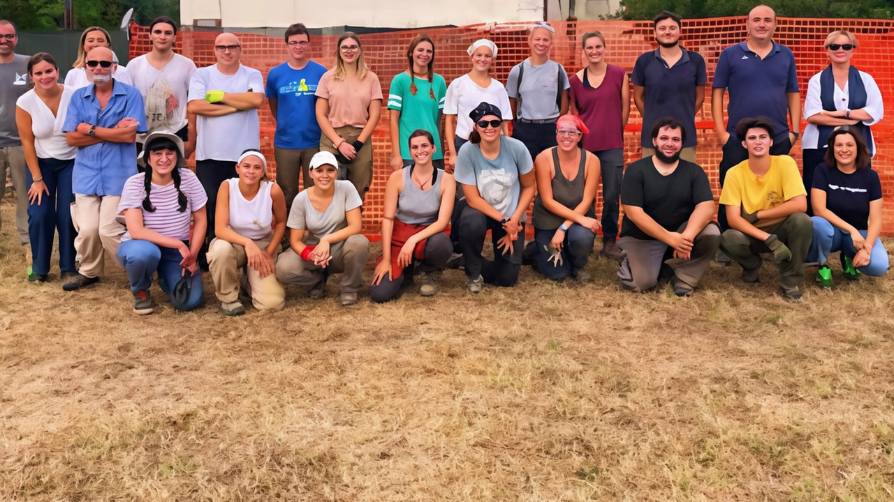 Il gruppo al lavoro sugli scavi archeologici di Montelupo Fiorentino: l’obiettivo espresso dal Comune è quello di portare avanti la collaborazione in modo strutturato Il gruppo al lavoro sugli scavi archeologici di Montelupo Fiorentino: l’obiettivo espresso dal Comune è quello di portare avanti la collaborazione in modo strutturato
