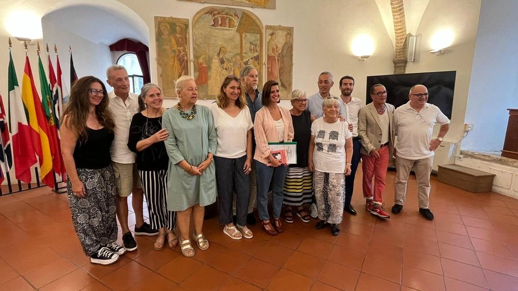 Diciotto artisti e un’associazione hanno dato vita a questo originale progetto. Appuntamento sabato per poterlo visitare. E c’è anche un libro . . Diciotto artisti e un’associazione hanno dato vita a questo originale progetto. Appuntamento sabato per poterlo visitare. E c’è anche un libro . .