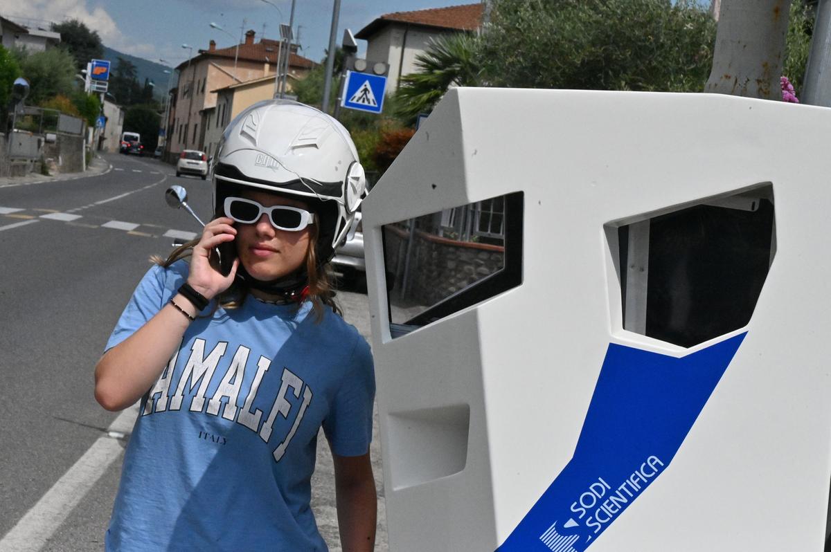 https://www.lanazione.it/image-service/view/acePublic/alias/contentid/MzFhZTkyMDctZmExZS00/0/autovelox.jpeg?f=1.90:1&w=1200