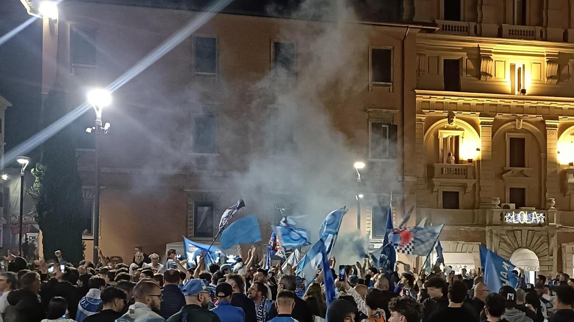 Lo scudetto del Napoli. Marea azzurra in strada