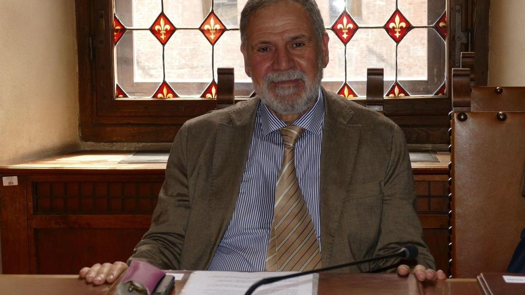 Lorenzo Frasconi, ex presidente Emmaus. e oggi nel consiglio direttivo. Memoria storica dell’associazione, presta ancora servizio come volontario. E’ stato dirigente del Comune per decenni, oggi è consigliere comunale civico Lorenzo Frasconi, ex presidente Emmaus. e oggi nel consiglio direttivo. Memoria storica dell’associazione, presta ancora servizio come volontario. E’ stato dirigente del Comune per decenni, oggi è consigliere comunale civico