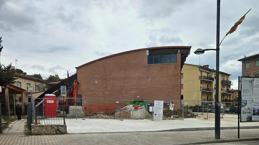 Scuola e cantiere: una convivenza davvero difficile a Castellina Scalo Scuola e cantiere: una convivenza davvero difficile a Castellina Scalo