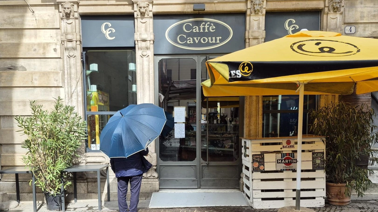 Il provvedimento del questore e. il messaggio del titolare del Caffè Cavour