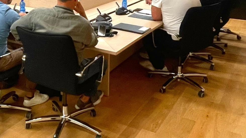 I consiglieri Degli Esposti e Raspa hanno presentato un’interpellanza al sindaco . I lavori delle vie comunali "vanno completati come da piano deliberato a novembre". I consiglieri Degli Esposti e Raspa hanno presentato un’interpellanza al sindaco . I lavori delle vie comunali "vanno completati come da piano deliberato a novembre".