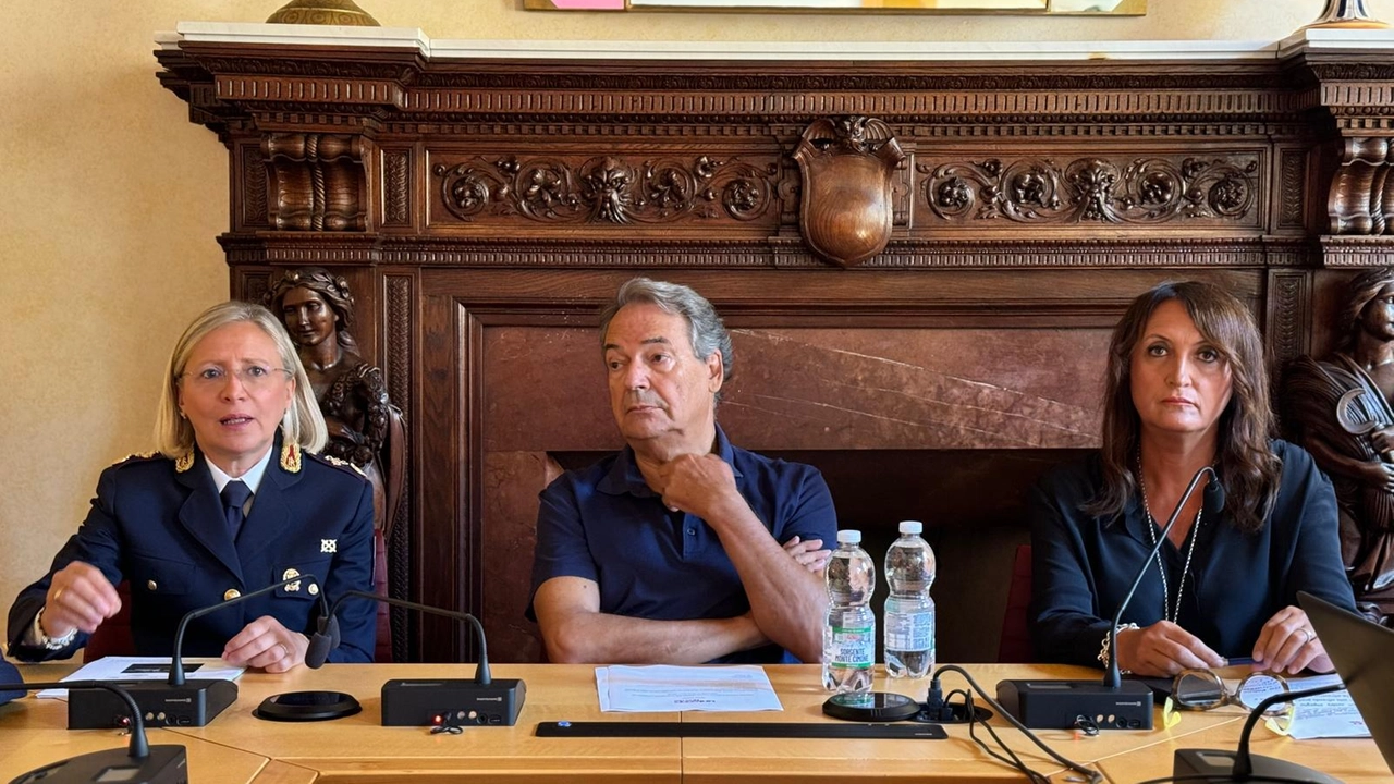 Intesa tra Unicoop Firenze e Polizia Postale Intesa tra Unicoop Firenze e Polizia Postale
