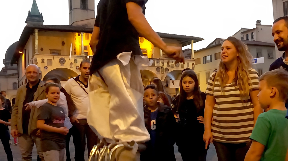 Il carnevale estivo si terrà mercoledì 9 luglio nel centro storico di San Giovanni a partire dalle 21. L’evento, inaugurerà di fatto i «Mercoledì del centro commerciale naturale» che proseguiranno anche nei giorni 16 e 23 luglio