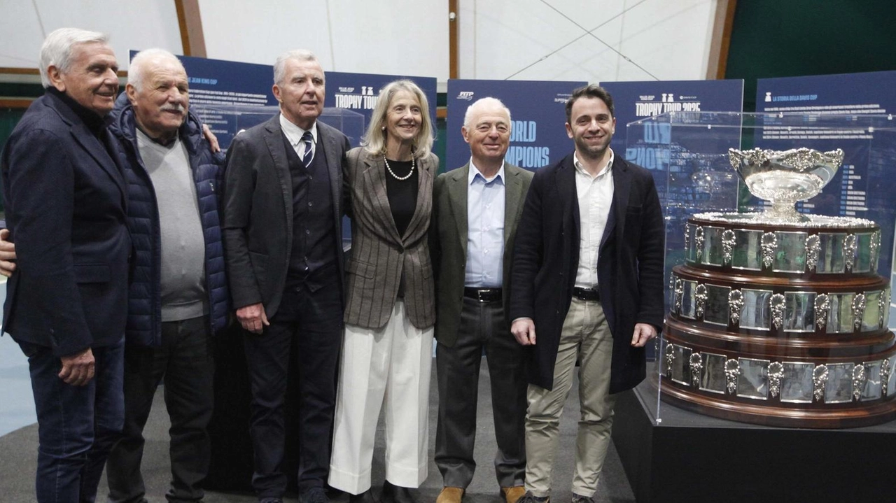 La Coppa Davis è stata in mostra per due giorni al Circolo Tennis di Vico Alto La Coppa Davis è stata in mostra per due giorni al Circolo Tennis di Vico Alto