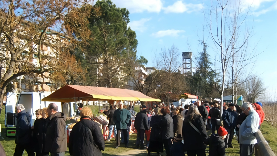 A partire dalle 14 la riva destra dell’Arno si animerà di banchi gastronomici, attività per bambini e l’esibizione del Concerto comunale. A partire dalle 14 la riva destra dell’Arno si animerà di banchi gastronomici, attività per bambini e l’esibizione del Concerto comunale.