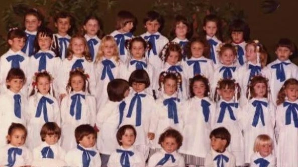 Una vecchia foto di alunni della scuola Ancelle del Sacro Cuore Una vecchia foto di alunni della scuola Ancelle del Sacro Cuore