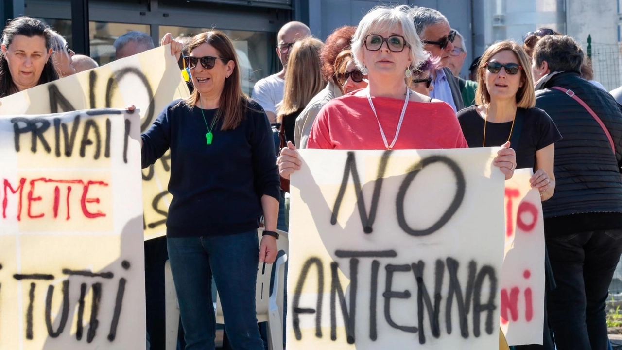 Il Comune annuncia ulteriori verifiche con una centralina mobile. La replica del comitato: "Ora un freno alle leggi di liberalizzazione". Il Comune annuncia ulteriori verifiche con una centralina mobile. La replica del comitato: "Ora un freno alle leggi di liberalizzazione".