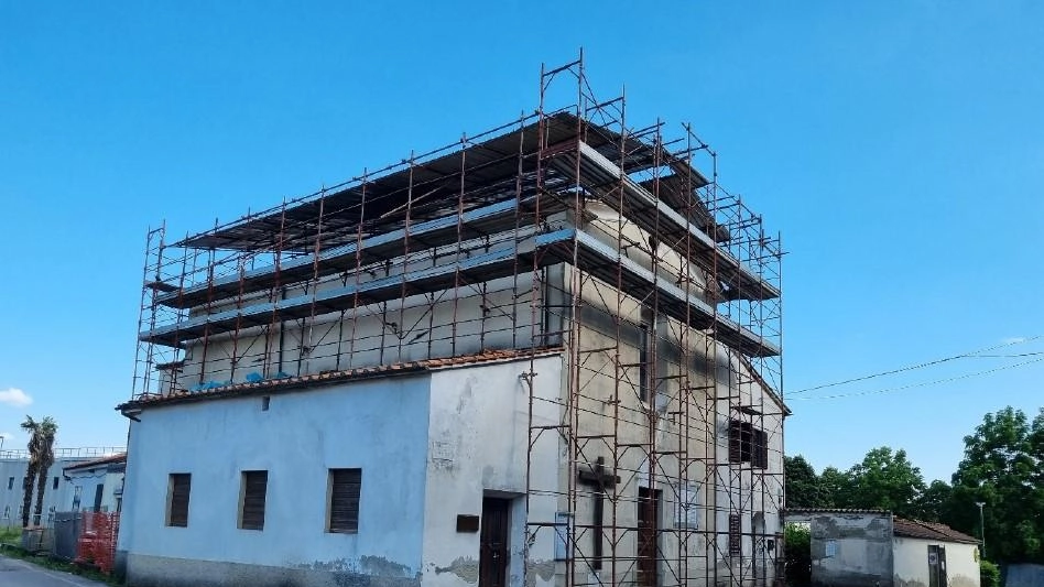 La chiesa di Sant’Agostino: la festa è anche per l’inizio dei lavori per i quali il Comitato “Un Tetto per Sant’Agostino“ si è dato tanto da fare in questi anni La chiesa di Sant’Agostino: la festa è anche per l’inizio dei lavori per i quali il Comitato “Un Tetto per Sant’Agostino“ si è dato tanto da fare in questi anni