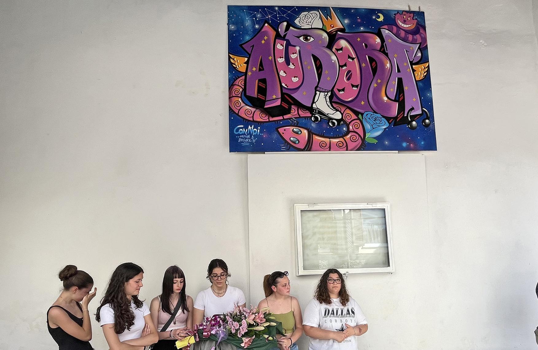 In ricordo di Aurora. Il disegno e la carezza: "Lei continuerà a brillare con noi" In ricordo di Aurora. Il disegno e la carezza: "Lei continuerà a brillare con noi"