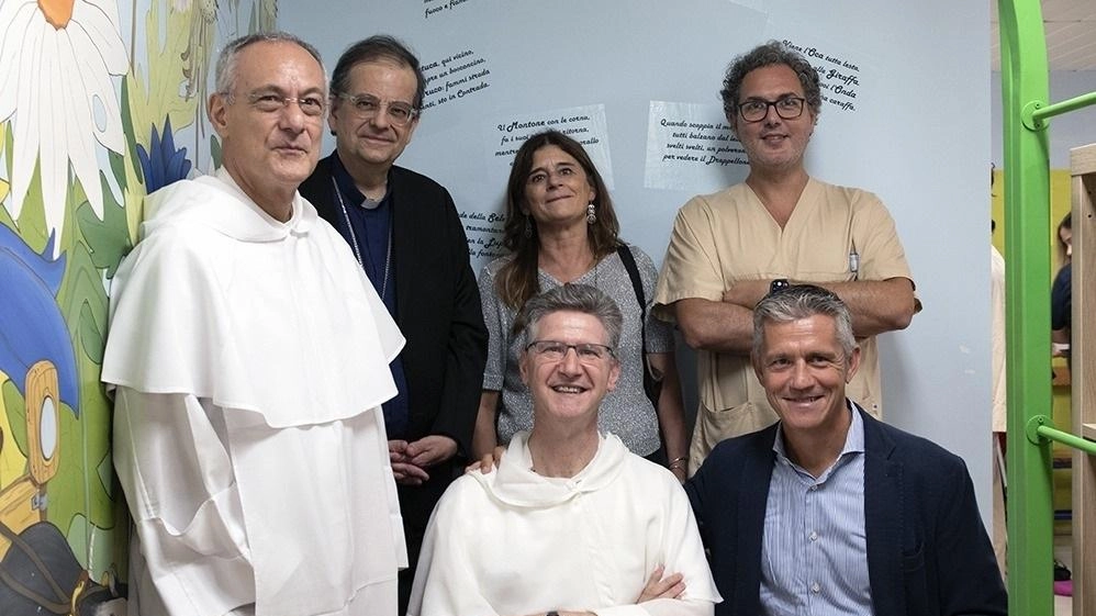 L’arcivescovo in visita alle Scotte: "Che nei libri e nei giochi troviate conforto" . L’arcivescovo in visita alle Scotte: "Che nei libri e nei giochi troviate conforto" .