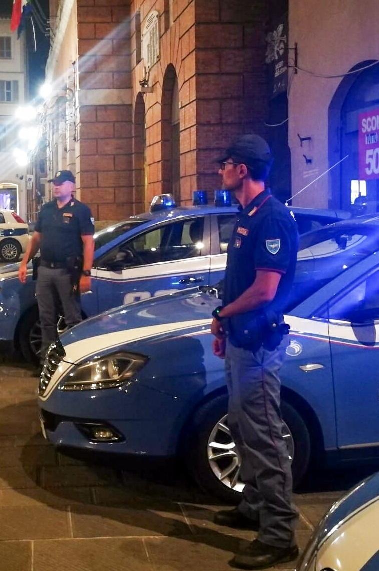 https://www.lanazione.it/image-service/view/acePublic/alias/contentid/MzI3YzU1NzMtNjE3OS00/0/minaccia-la-moglie-col-coltello-ancora-violenza-dentro-casa-per-il-76enne-scatta-la-denuncia.jpeg?f=1.91:1&w=1200