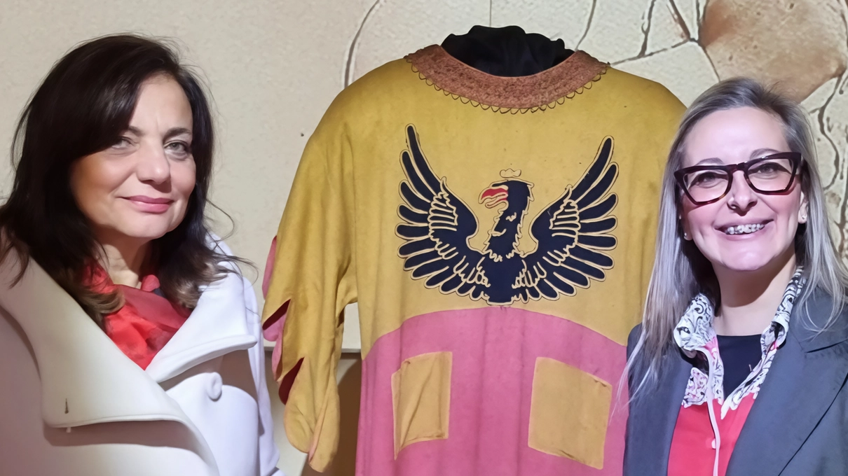 AREZZO Il mondo della Giostra si dà appuntamento sabato al percorso espositivo "I Colori della Giostra" per visitare la mostra... AREZZO Il mondo della Giostra si dà appuntamento sabato al percorso espositivo "I Colori della Giostra" per visitare la mostra...