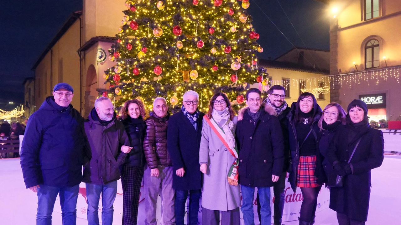 Con l’accensione dell’albero di Natale e l’inaugurazione della pista di ghiaccio in Piazza Cavour, è iniziato il Natale a San Giovanni Con l’accensione dell’albero di Natale e l’inaugurazione della pista di ghiaccio in Piazza Cavour, è iniziato il Natale a San Giovanni