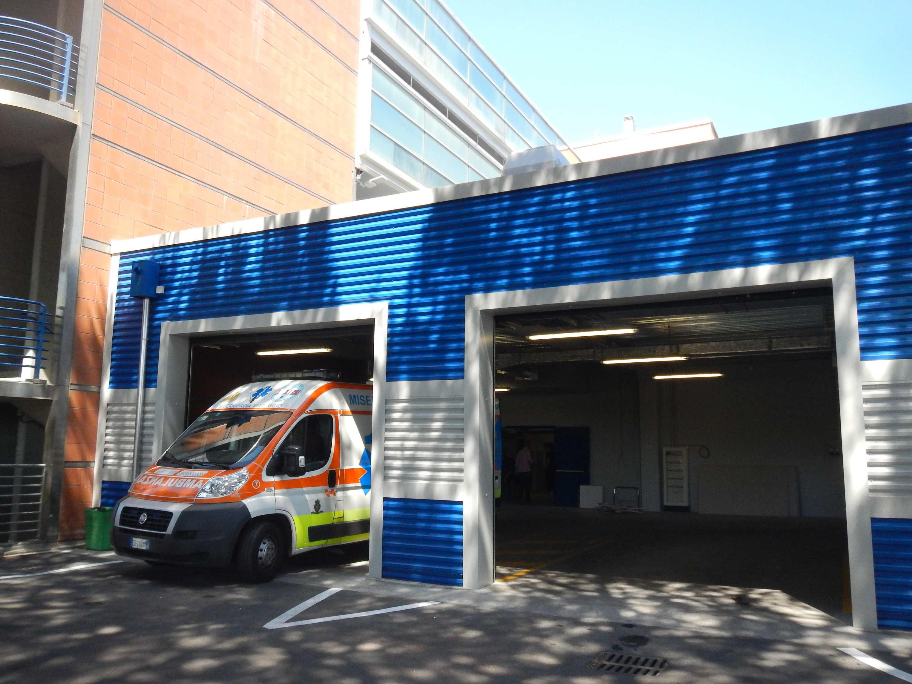 aggredito in strada a bottigliate portato al pronto soccorso in codice rosso