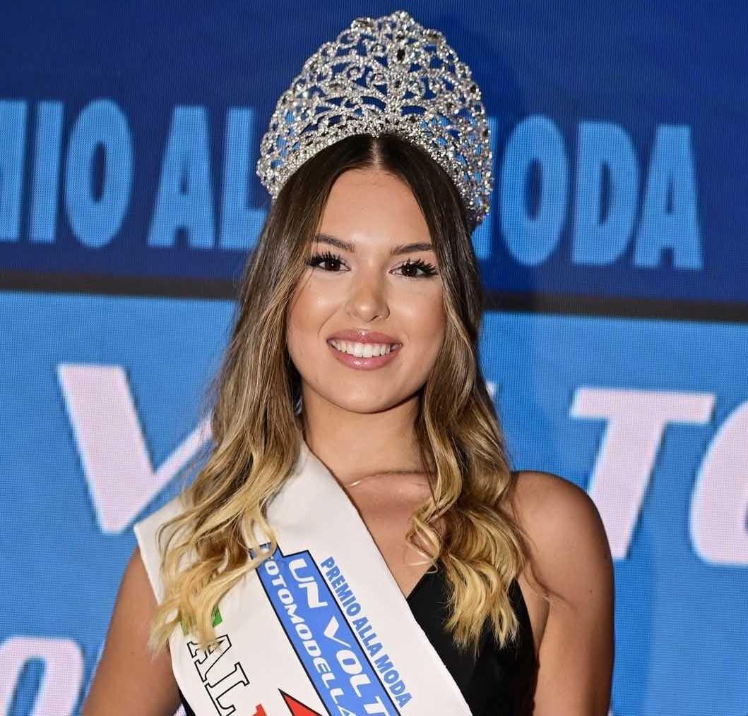 Nuova reginetta. Elisa è “Un volto da fotomodella“
