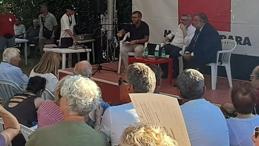 Un folto puibblico ha seguito i vari incontri alla festa della Cgil che si è svolta a Ca’ Michele. La chiusura con il segretario Maurizio Landini Un folto puibblico ha seguito i vari incontri alla festa della Cgil che si è svolta a Ca’ Michele. La chiusura con il segretario Maurizio Landini