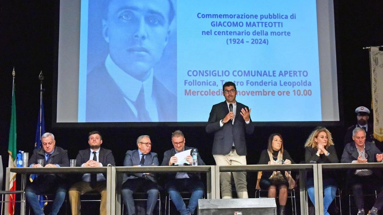 Un momento del Consiglio comunale aperto che si è tenuto ieri a Follonica per ricordare la figura dell’antifascita Giacomo Matteotti Un momento del Consiglio comunale aperto che si è tenuto ieri a Follonica per ricordare la figura dell’antifascita Giacomo Matteotti
