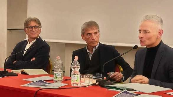 ’Andavo a cento all’ora… e mi sembrava di volare’: è stato presentato il libro di Ruggero Campi, presidente dell’Automobile Club... ’Andavo a cento all’ora… e mi sembrava di volare’: è stato presentato il libro di Ruggero Campi, presidente dell’Automobile Club...