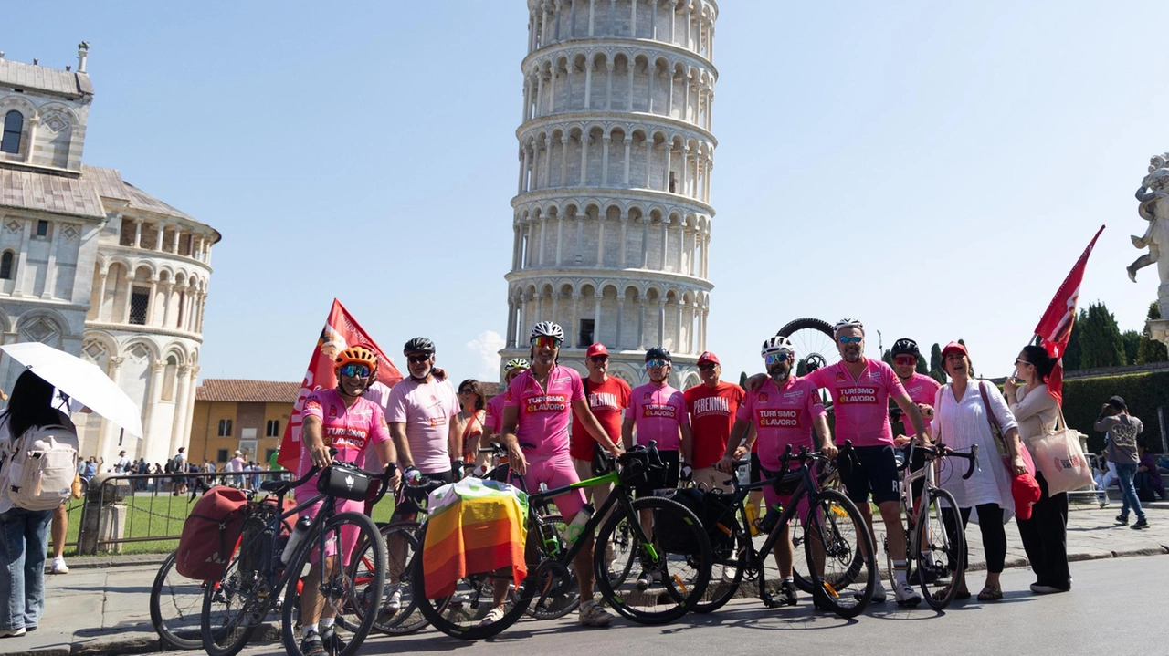Drappello di ciclisti Cigil-Filcams da Torino a Pisa "contro lo sfruttamento di migliaia di giovani" .