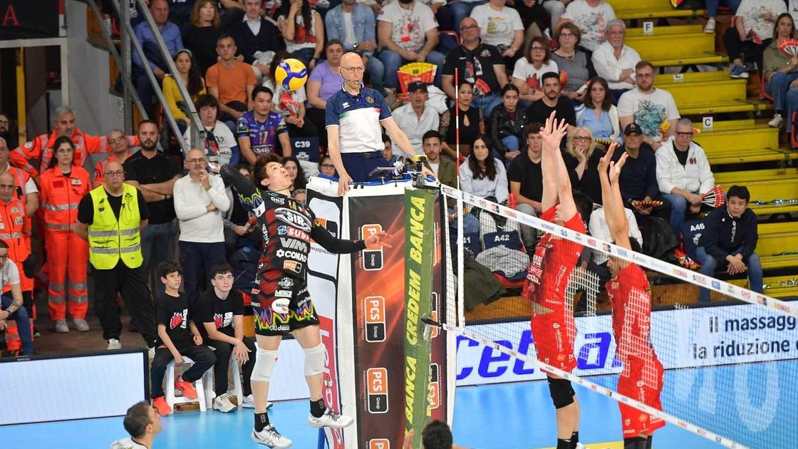 https://www.lanazione.it/image-service/view/acePublic/alias/contentid/MzIyNTJlYjMtNmU2Ny00/0/sir-perugia-la-rinascita-prima-della-champions-ishikawa-al-lavoro-per-migliorare-ancora.jpeg?f=16:9&w=1200&h=630