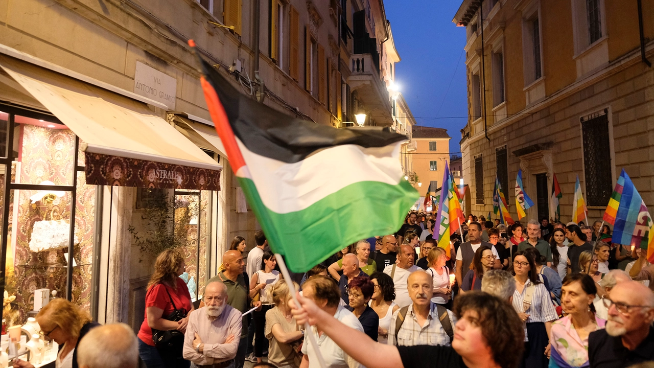 Mille fiaccole per Gaza. La sfilata in città per dire basta all’orrore