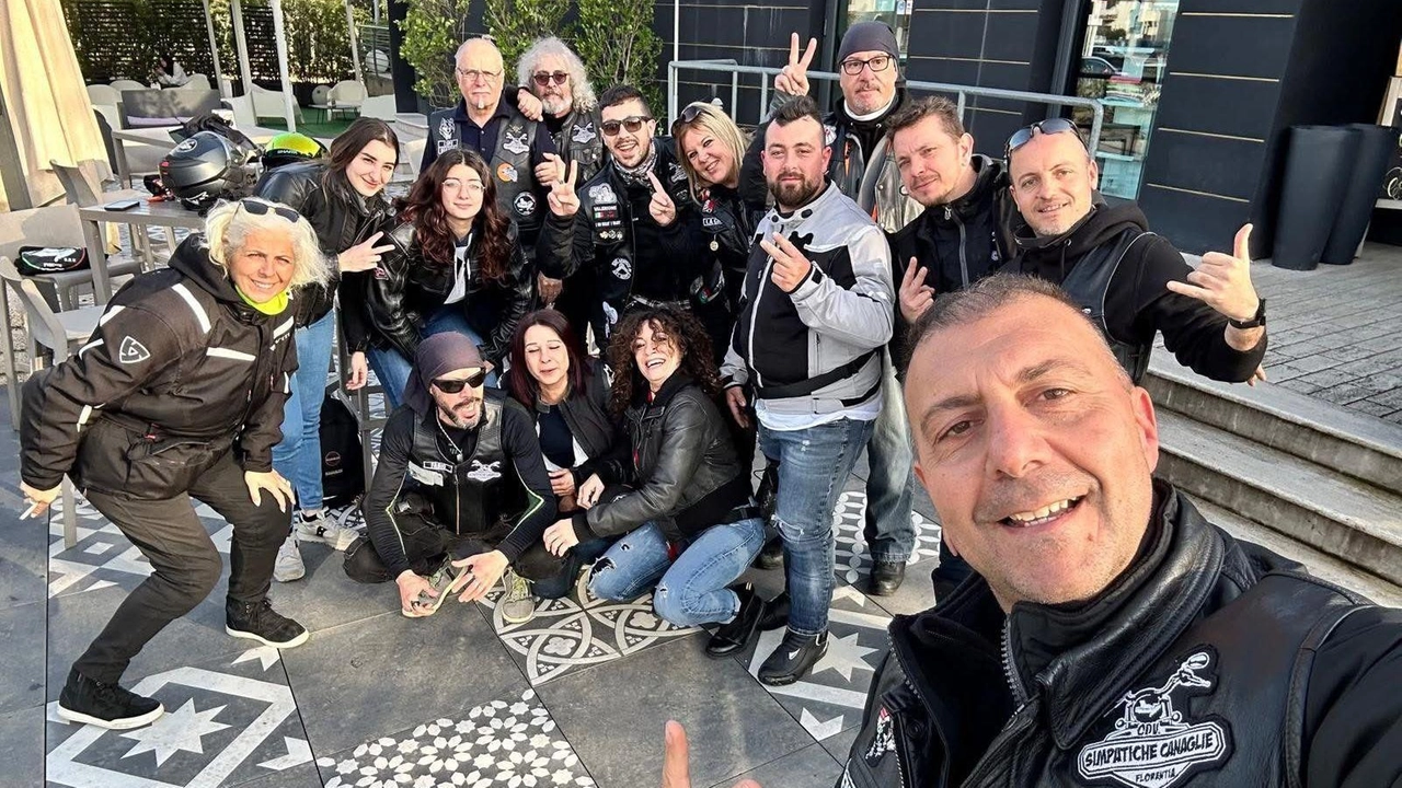 l bikers tornano anche quest’anno negli istituti con il progetto ’Sbulloniamoci’. L’obiettivo è quello di prevenire atti di violenza domestica e tra i banchi. l bikers tornano anche quest’anno negli istituti con il progetto ’Sbulloniamoci’. L’obiettivo è quello di prevenire atti di violenza domestica e tra i banchi.