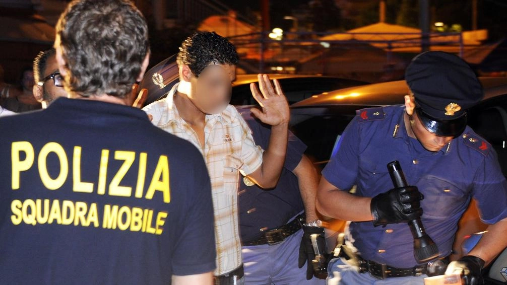 L’operazione che ha visto coinvolte 24 squadre mobili si è concentrata sulla comunità cinese. Fra i reati nel mirino: sfruttamento della prostituzione, contraffazione, immigrazione e droga .