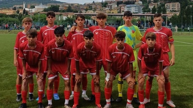 La formazione Under 15 biancorossa che si è imposta per 3-0 sul Sorrento nella gara di ritorno degli ottavi di finale La formazione Under 15 biancorossa che si è imposta per 3-0 sul Sorrento nella gara di ritorno degli ottavi di finale