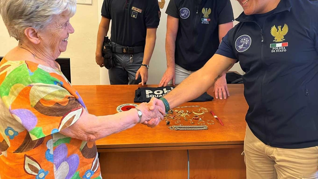 Novantenne truffata: "Mamma aveva già evitato due raggiri telefonici. Ecco come ci è cascata"