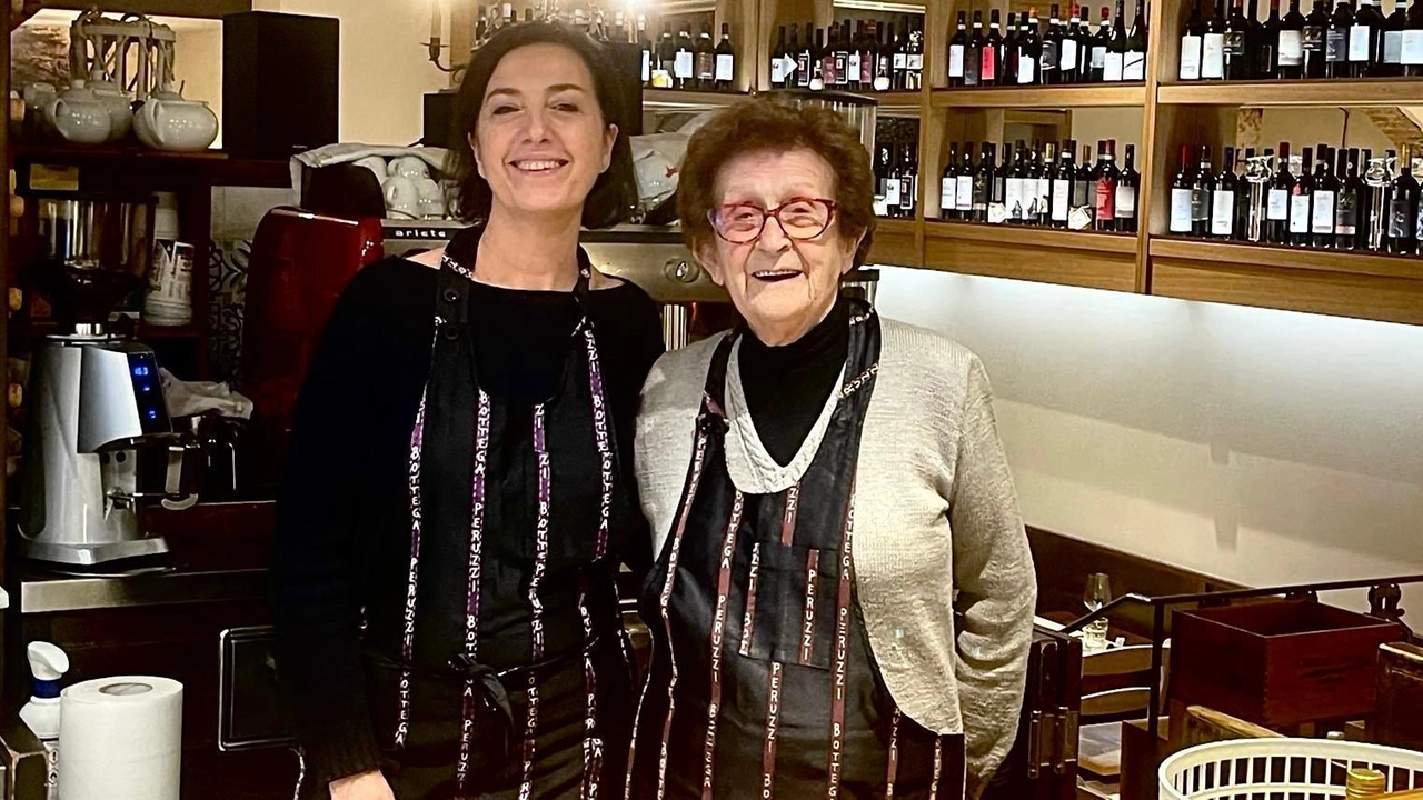 Marisa Peruzzi insieme a Teresa Di Maio che ha rilevato il locale nel 2005 insieme al marito Fabio Iannuzzi. In venti anni il locale è stato trasformato: da punto merende è diventato oggi un. ristorante specializzato nella cucina toscana Marisa Peruzzi insieme a Teresa Di Maio che ha rilevato il locale nel 2005 insieme al marito Fabio Iannuzzi. In venti anni il locale è stato trasformato: da punto merende è diventato oggi un. ristorante specializzato nella cucina toscana