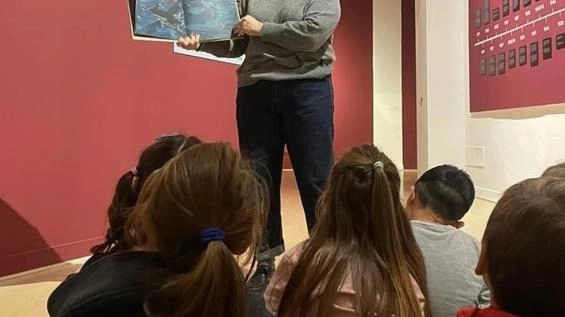 Domani la performance itinerante di RumorBianco. E spazio anche alla caccia al tesoro per i bambini. Domani la performance itinerante di RumorBianco. E spazio anche alla caccia al tesoro per i bambini.