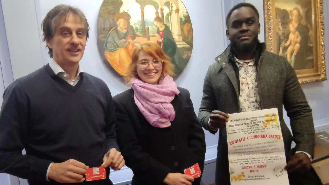 Il sindaco di Pontremoli Jacopo Ferri insieme a Giulia Cornero e a Patrik Takambou, protagonisti del nuovo progetto Il sindaco di Pontremoli Jacopo Ferri insieme a Giulia Cornero e a Patrik Takambou, protagonisti del nuovo progetto