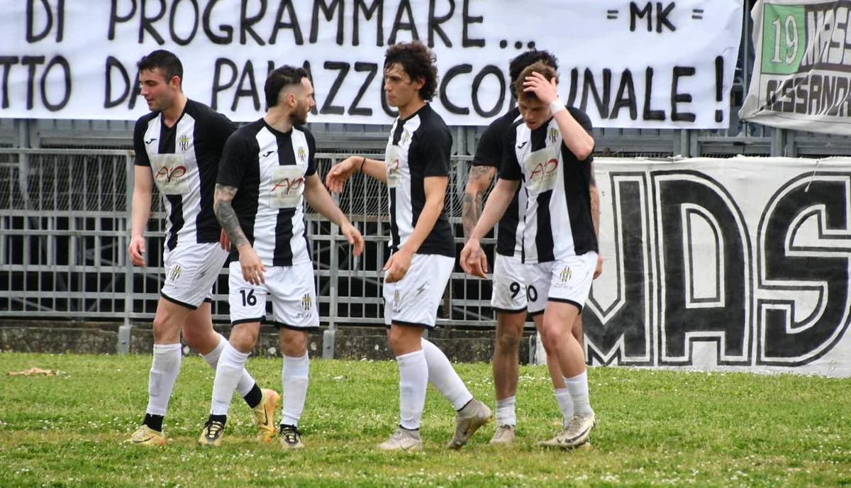 test con il colli di luni i tifosi ricordano balloni