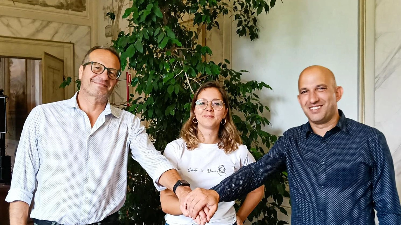 Saranno una per l’entrata e tre per l’uscita dedicate ai ragazzi che frequentano il liceo Agnoletti. Le due amministrazioni: "Un impegno importante, frutto della condivisione degli obiettivi". Saranno una per l’entrata e tre per l’uscita dedicate ai ragazzi che frequentano il liceo Agnoletti. Le due amministrazioni: "Un impegno importante, frutto della condivisione degli obiettivi".