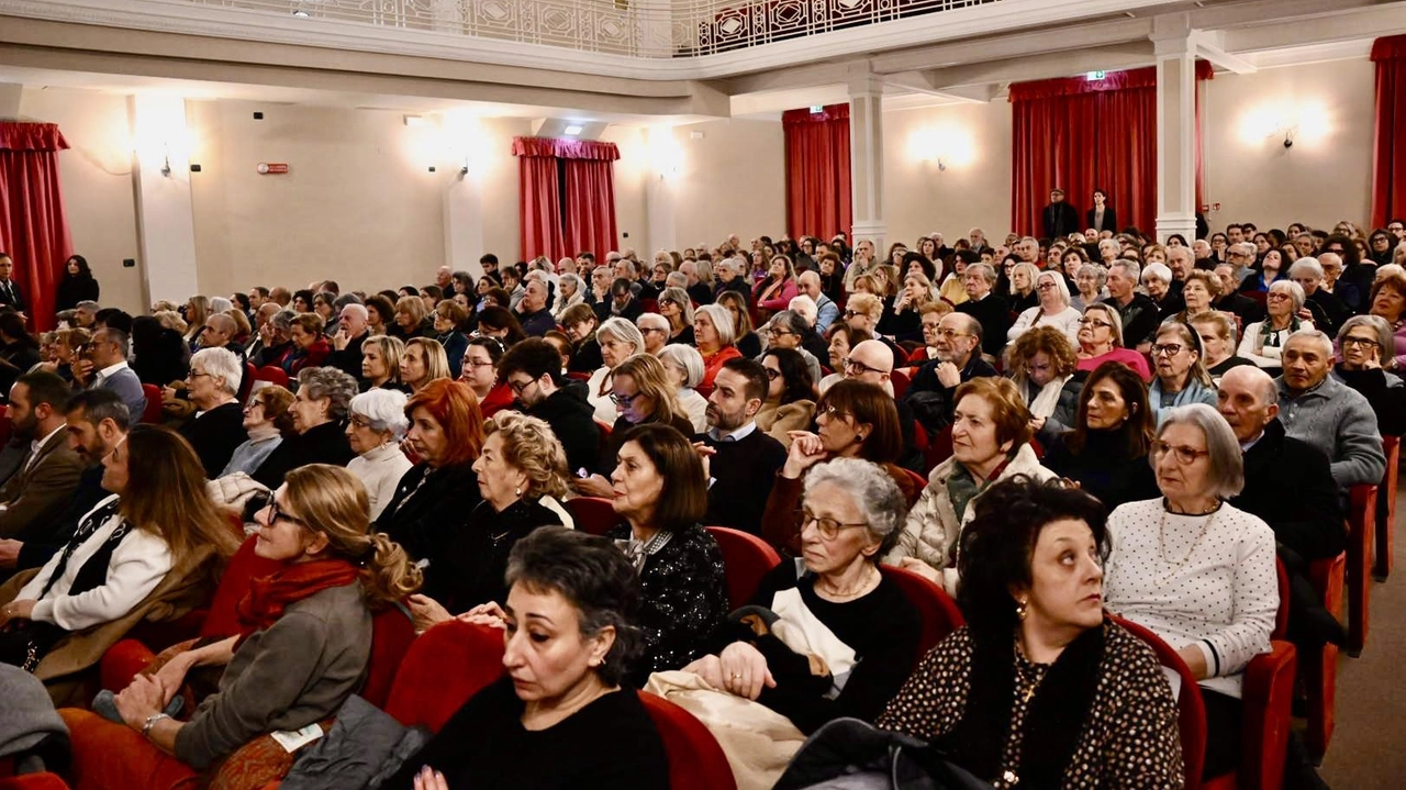 Pardini: "Restituito all’intera comunità un importante presidio culturale". E Alfarano (Pd) avvisa la giunta: "Sia concesso in uso alle compagnie amatoriali". Pardini: "Restituito all’intera comunità un importante presidio culturale". E Alfarano (Pd) avvisa la giunta: "Sia concesso in uso alle compagnie amatoriali".