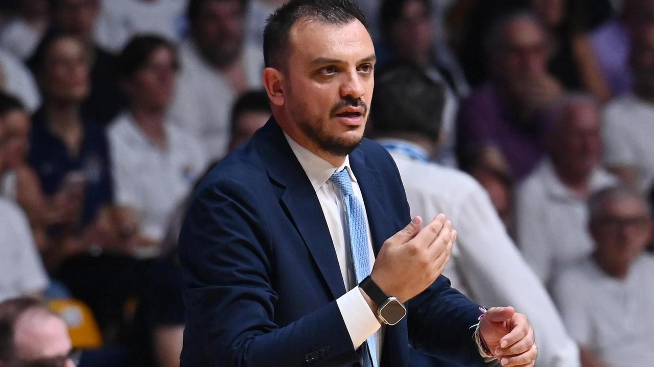 Nicola Brienza è stato nominato allenatore dell’anno in A2 Nicola Brienza è stato nominato allenatore dell’anno in A2
