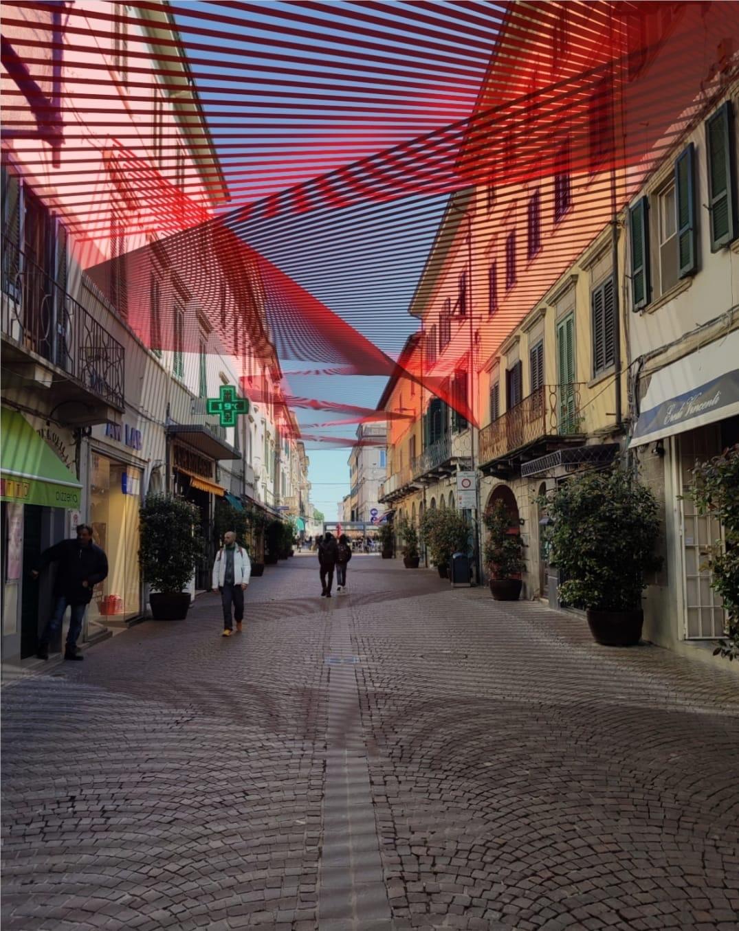 Il granata veste l’estate, maxi teli e arte in centro. Arriva l’ok: si può partire Il granata veste l’estate, maxi teli e arte in centro. Arriva l’ok: si può partire