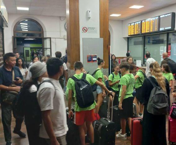 https://www.lanazione.it/image-service/view/acePublic/alias/contentid/MzM1ZGRkM2MtYzMwMi00/0/granaiolo-riapre-la-linea-i-treni-tornano-a-viaggiare.jpeg?f=1.90:1&w=1200