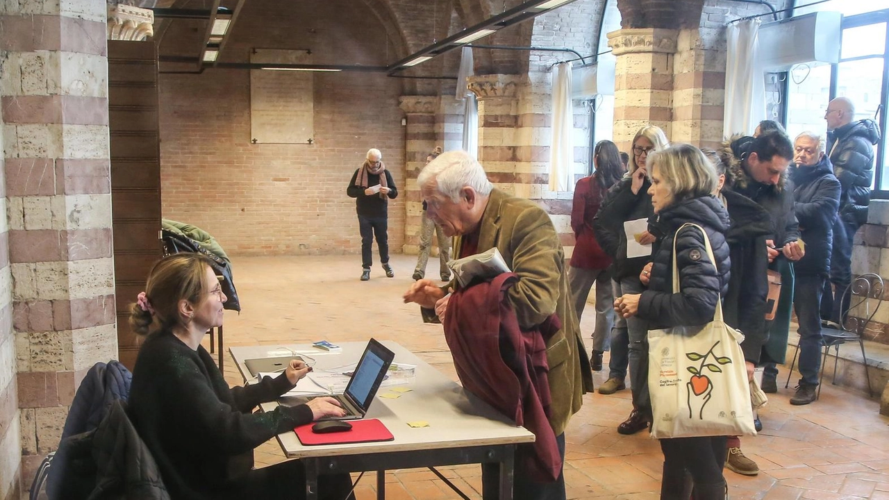 Alla Loggia dei Lanari l’open casting per il film di Francesca Archibugi . Dai veterani a chi muove i primi passi: le storie di chi sogna in grande. Alla Loggia dei Lanari l’open casting per il film di Francesca Archibugi . Dai veterani a chi muove i primi passi: le storie di chi sogna in grande.