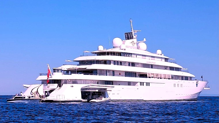Il Golden Odyssey avvistato in rada a Porto Ercole Il Golden Odyssey avvistato in rada a Porto Ercole