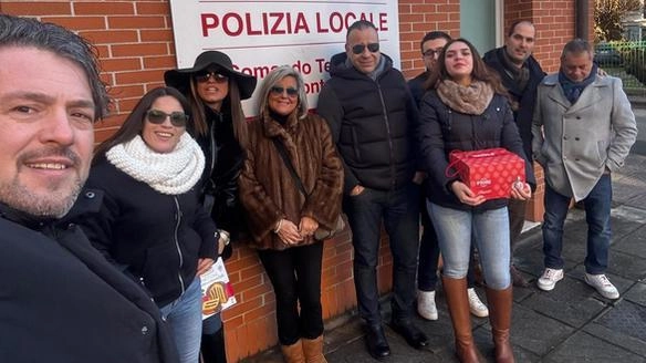 Un tour in città dei rappresentanti di Fratelli d’Italia Pontedera e Gioventù Nazionale Pontedera per incontrare le forze dell’ordine locali... Un tour in città dei rappresentanti di Fratelli d’Italia Pontedera e Gioventù Nazionale Pontedera per incontrare le forze dell’ordine locali...
