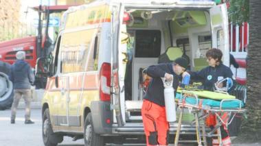 Tragedia sfiorata in azienda. Una lastra si stacca e precipita. Operaio rimane ferito alle gambe Tragedia sfiorata in azienda. Una lastra si stacca e precipita. Operaio rimane ferito alle gambe
