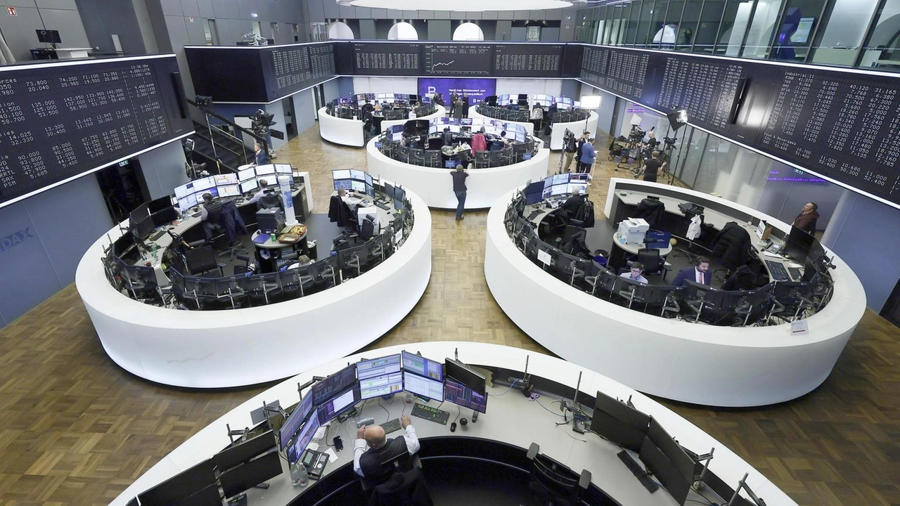 Parigi -0,14%, Londra +0,16% Parigi -0,14%, Londra +0,16%